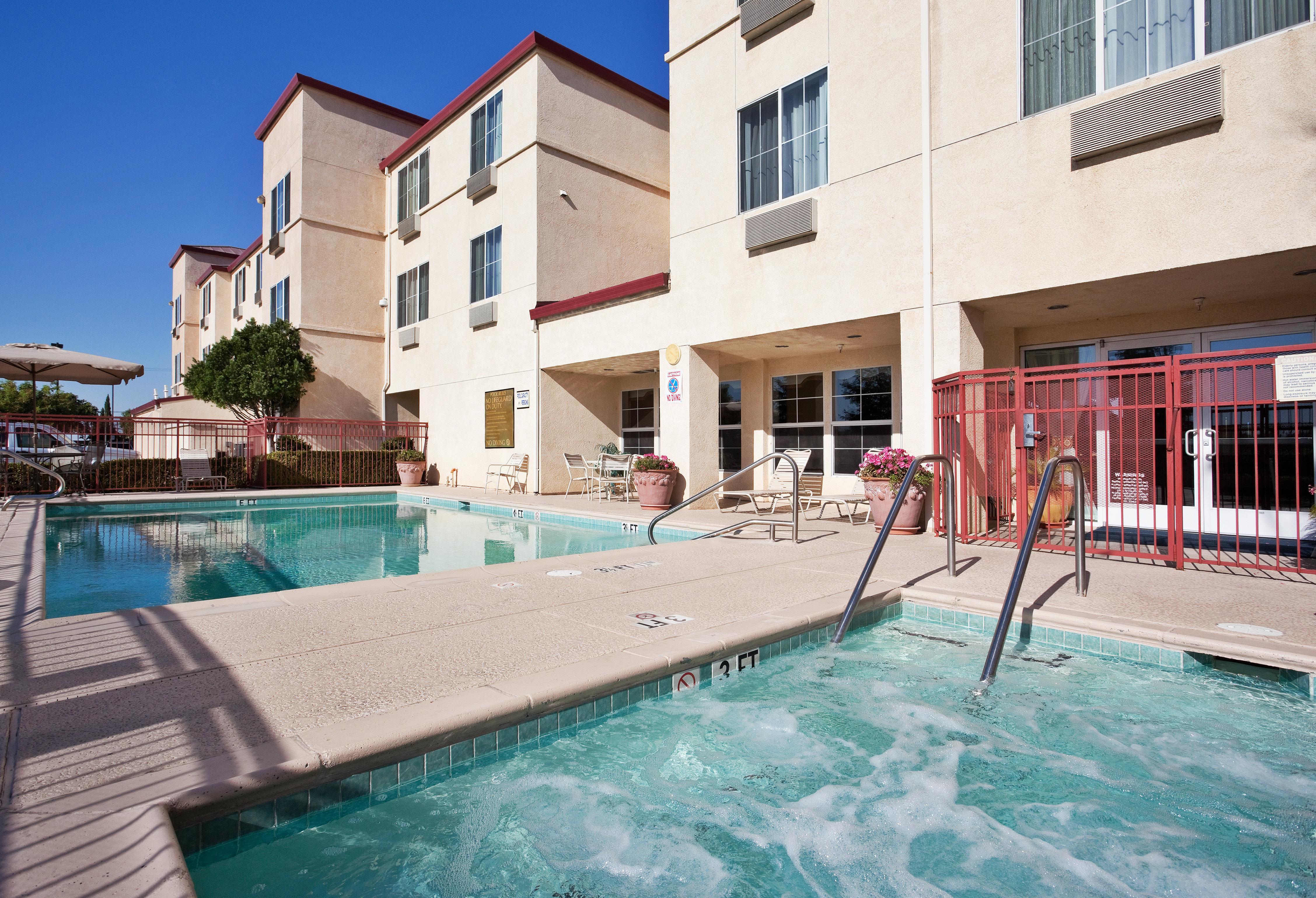 Holiday Inn Express & Suites Tracy By Ihg Exterior foto